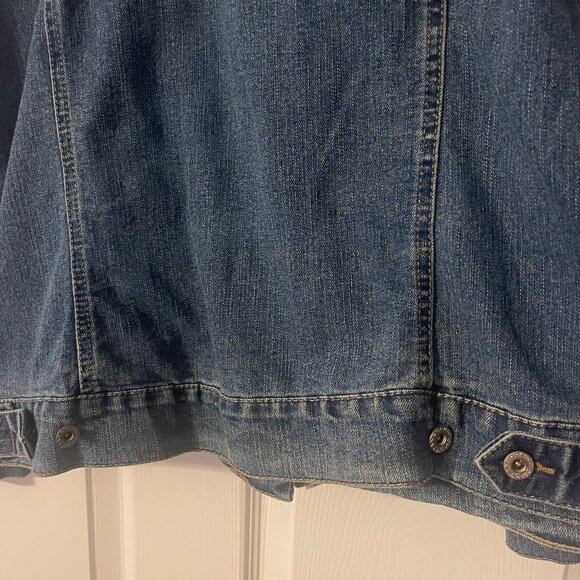 Bandolino Jeans Women's Classic Denim Jacket - size L - Picture 7 of 7